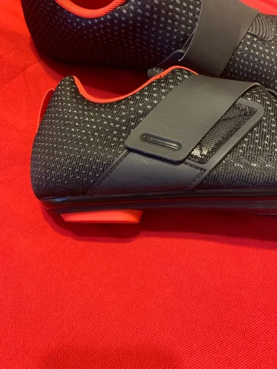 Peloton Black with Red Lining Performance Cycling Shoes - Picture 3 of 10